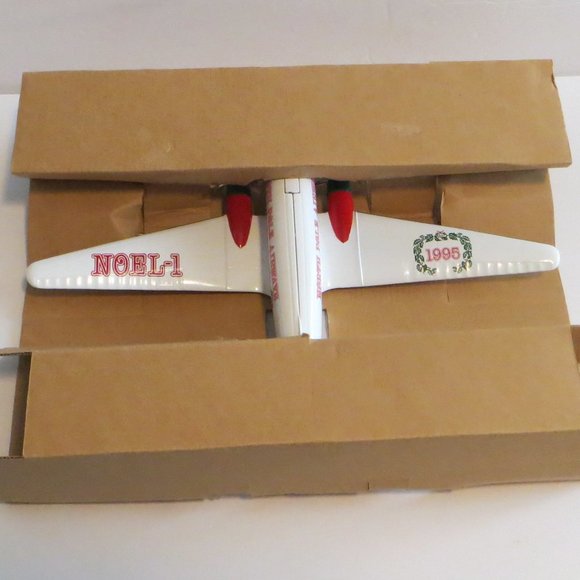 North Pole Airways DC3 Airplane Metal Bank New In Original Box - Picture 8 of 8